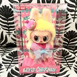 THE MONSTERS Let’s Checkmate Labubu